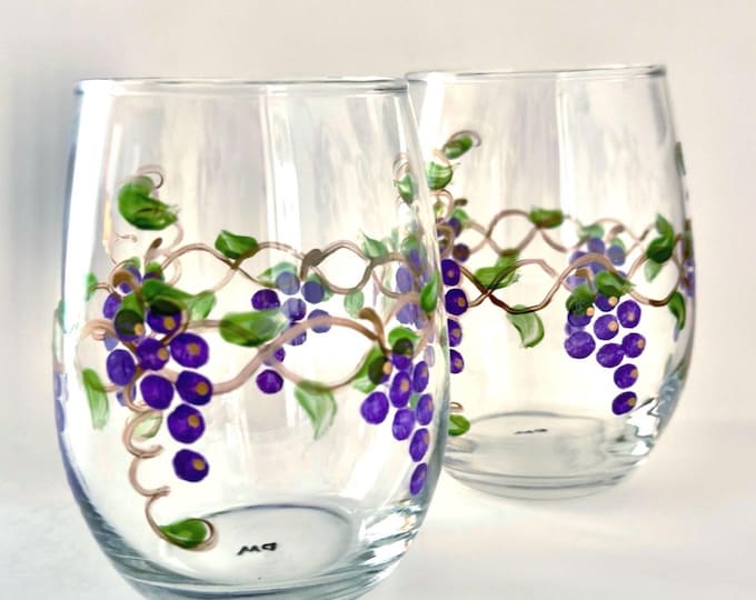 Custom Grapevine Wine Glass, Art Gift for Wine Lovers.
