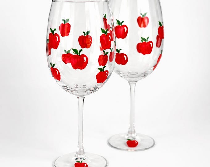 Hand Painted Apple Wine Glasses Set of 2– Fall Decor, Teacher Gift, Custom Glassware