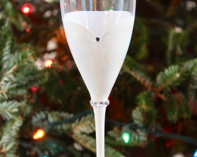 Bride-to-be Champagne Flute, custom hand painted.  Bachelorette Party and Bridal Shower gift.  Gift for her.