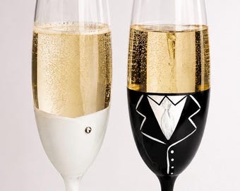 Hand painted wedding champagne flutes- toasting glasses, bride and groom-personalized set of 2