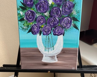 Roses violettes, vase, table, vase transparent, tiges visibles, quatorze roses, acrylique, peinture originale, toile tendue sur cadre en bois, 12 x 16 po.