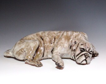 Figura de perro hecha a mano con leña, perro somnoliento, escultura de mascota de escritorio, arte del perro, estatua del perro, escultura de perro, cerámica de perro arrugada con leña