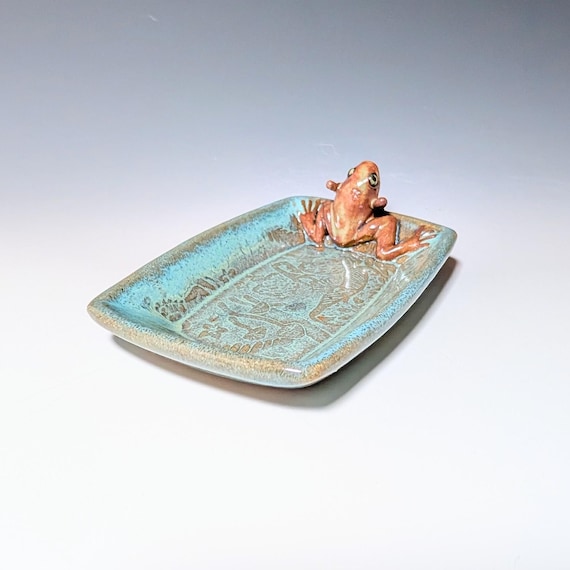 Handmade Pottery Dip Bowl with Frog, Small Dish with Green Frog, Gift for Frog Lover, Cute Frog gifts, Ring Dish, Jewelry Catch, Clay Frog