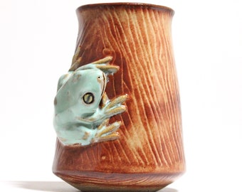 Brown Handmade Ceramic Vase with Frog, Tree Bark Pattern, Frog Art Vase, Gift for Hiker, Wildlife Art, Woodland Creature Art, Frog Figurine