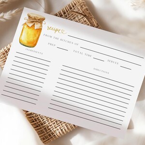 K&ouml;nnte beinhalten: Eine druckbare Rezeptkarte mit einer Aquarell-Illustration eines Honigglases. Die Karte enth&auml;lt Abschnitte f&uuml;r Zutaten, Anweisungen, Vorbereitungszeit, Gesamtzeit und Portionen.