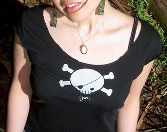 Pirate Shirt, Womens Tshirt, Skull Tshirt, Pirate Tshirt, Skull Shirt, Skull and Crossbones - Skully Roger Scoop Neck Tshirt