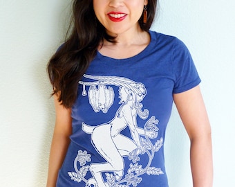 Maglietta pipistrello, maglietta di Halloween da donna, maglietta autunnale, maglietta da donna, maglietta fauno, maglietta pipistrello di Halloween, maglietta spettrale - maglietta Night Blossoming