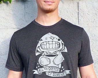 Kaffee Shirt Männer, Katzen Shirt Männer, Kaffee Geschenke, Katzen Geschenk, Vegan Tshirt, Herren Tshirt, lustiges Shirt, Kaffee Liebhaber Geschenk - Kaffee Katze Tshirt