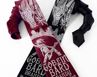 Drachen Krawatte, Würfel Krawatte, DnD Geschenke für Spieler, W20 Würfel Krawatte, Wein Krawatte, TTRPG Geschenke, Gamer Geschenke - Goblin Barde Brandy Herren Krawatte