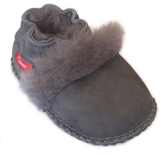 GIRLS//BOYS SHEEPSKIN SLIPPERS LEATHER HAND-MADE HAND-EMBROIDERED SIZE 12.5;2;2,5