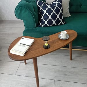Beistelltisch aus Holz für Wohnzimmer, Couchtisch mit konischen Beinen, moderner Beistelltisch aus Holz der Mitte des Jahrhunderts, minimalistischer Couchtisch aus Holz