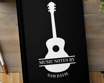 Cuaderno de notas con líneas blancas y negras para guitarrista