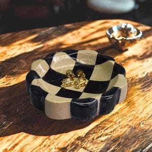 Hand-Carved Stone Catchall Dish: Scalloped Checkered Jewelry, Soap, Candle Holder