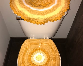 Yellow gold bathroom set