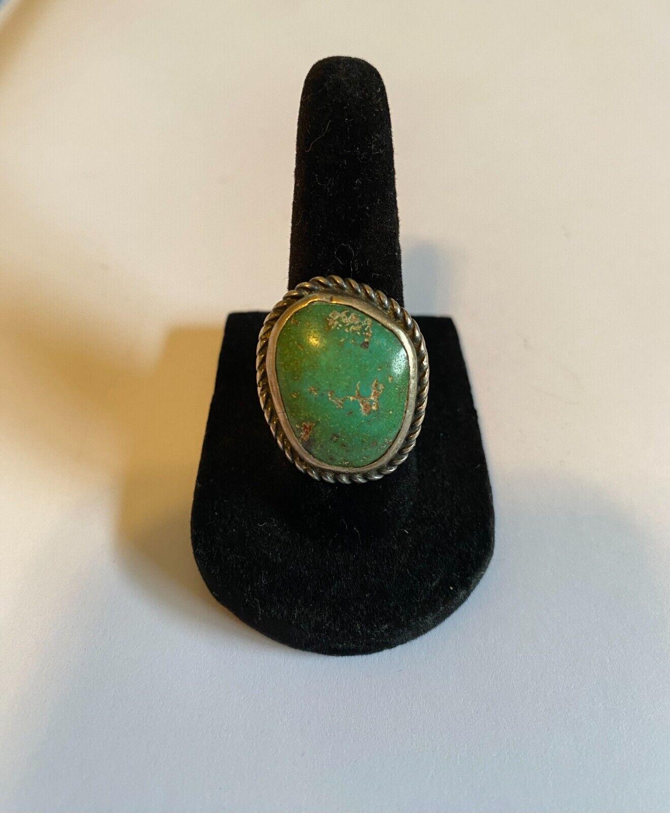 Anillo grande vintage Navajo de plata de ley con borde de cuerda y turquesa verde, talla 6,75