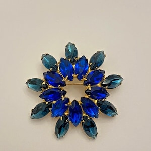 Vintage 1940s Large Blue Rhinestones Starburst Brooch Gold Tone