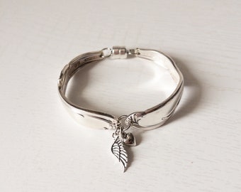 Wing & Heart Dangle Handle Bracelet