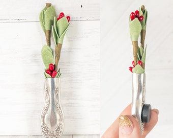 Tiny Silver Vase Magnet