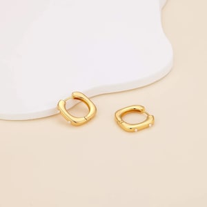 Pearl Huggie Hoops in Gold, Pearl Hoop Earrings, Mini Pearl Hoops, Minimalist Earrings, Gold Hoops, Gift for Her, Bridesmaids
