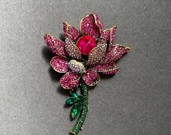 vintage style brooch