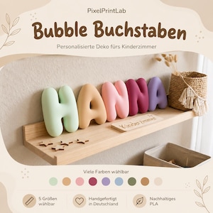 Könnte beinhalten: Ein Set aus 3D-Buchstaben im Bubble-Stil, die den Namen HANNA in Pastell- und kräftigen Farben wie Mintgrün, Pfirsich, Rosa, Magenta und Lavendel bilden. Die Buchstaben stehen auf einem hellen Holzregal neben einem kleinen geflochtenen Korb.