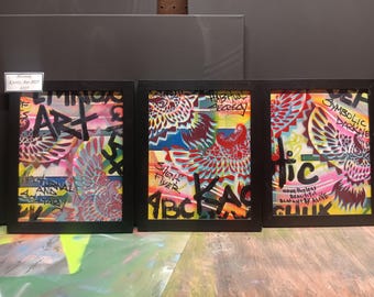 Tríptico para pared: Pintura de búho colorida y llamativa en marcos negros.