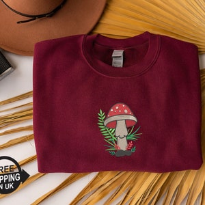 Embroidered Mushroom Sweatshirt, Retro Cottagecore Crewneck Sweatshirt, Vintage Mushroom Adults Jumpers, Aesthetic Gift for Nature Lovers