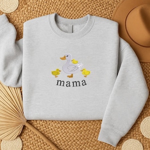 Mama Goose Embroidered Sweatshirt, Momma Duck And Chicks Sweater, Family Matching Outfits, Baby Announcement Women&#39;s Gifts, Gift for New Mom