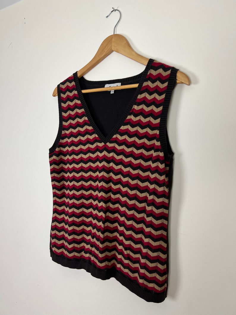 Vintage 90s Y2k Fine Knit Cotton Vest V Neck Top by Jessica Sleeveless Sweater Chevron Stripes in Brown Taupe Red Medium Large image 6