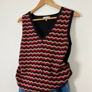 Vintage 90s Y2k Fine Knit Cotton Vest V Neck Top by Jessica Sleeveless Sweater Chevron Stripes in Brown Taupe Red Medium Large image 8