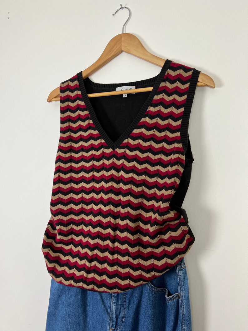 Vintage 90s Y2k Fine Knit Cotton Vest V Neck Top by Jessica Sleeveless Sweater Chevron Stripes in Brown Taupe Red Medium Large image 8