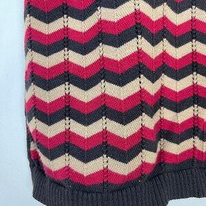 Vintage 90s Y2k Fine Knit Cotton Vest V Neck Top by Jessica Sleeveless Sweater Chevron Stripes in Brown Taupe Red Medium Large image 4