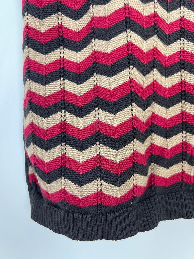 Vintage 90s Y2k Fine Knit Cotton Vest V Neck Top by Jessica Sleeveless Sweater Chevron Stripes in Brown Taupe Red Medium Large image 4