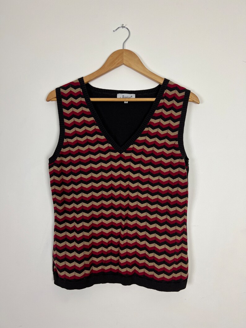 Vintage 90s Y2k Fine Knit Cotton Vest V Neck Top by Jessica Sleeveless Sweater Chevron Stripes in Brown Taupe Red Medium Large image 2