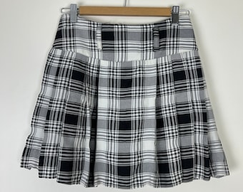 Vintage 90s Y2K Plaid Mini Skirt Schoolgirl Lolita Academia Black and White Belt Loops Cher Clueless Small