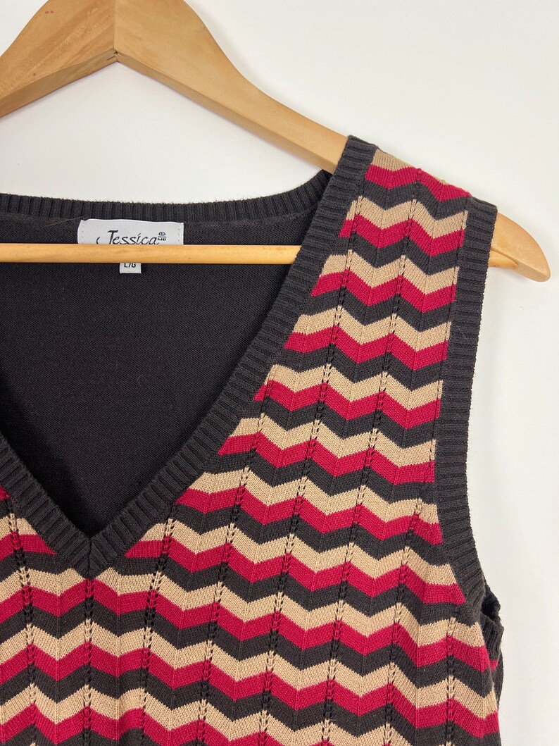 Vintage 90s Y2k Fine Knit Cotton Vest V Neck Top by Jessica Sleeveless Sweater Chevron Stripes in Brown Taupe Red Medium Large image 3