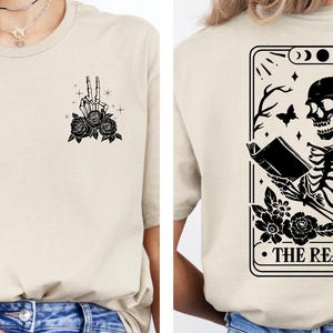 La camisa de impresión delantera y trasera de la tarjeta del tarot del lector, camiseta de lectura de esqueleto, regalo del amante del libro para las mujeres, camiseta del amante del libro, camisa de la tarjeta del tarot