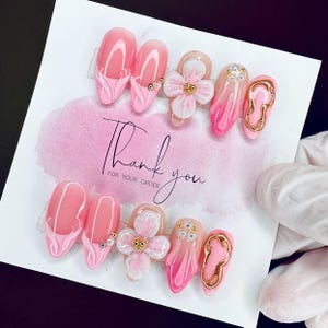 Unhas de primavera com flores 3D/Unhas francesas/Unhas de pressão/Unhas rosas/Pérolas/Unhas de cristal/Unhas de março/abril/Unhas de Páscoa/Unhas douradas