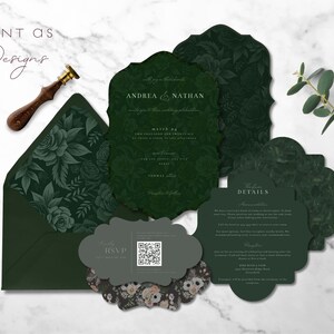 Peut inclure: Ensemble de faire-part de mariage vert fonc&eacute; avec motifs floraux. L'ensemble comprend une enveloppe, une invitation, une carte de r&eacute;ponse et une carte de d&eacute;tails. L'invitation pr&eacute;sente les noms "Andrea & Nathan" et les d&eacute;tails du mariage.