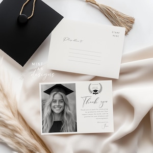 Schwarzweiß-Dankeschön-Karte | 15x10 Minimal Grad Foto Karte | Moderne elegante bearbeitbare Vorlage für Senior oder College | GRTY001