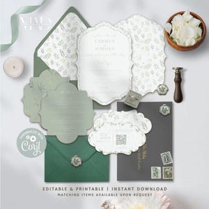 Puede incluir: Un conjunto de papelería de boda en verde y blanco, que incluye invitaciones, tarjetas de confirmación de asistencia y sobres. La invitación muestra los nombres "Carmen" y "Jordan". También hay un joyero, sellos de cera y un cuenco de madera con pétalos.