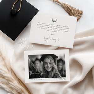 Minimalistische Graduierung Dankeskarte mit Schwarz-Weiß-Foto | 6x4 moderne Grad Vorlage | Bearbeitbare Senior- oder College-Grad-Note | GRTY001
