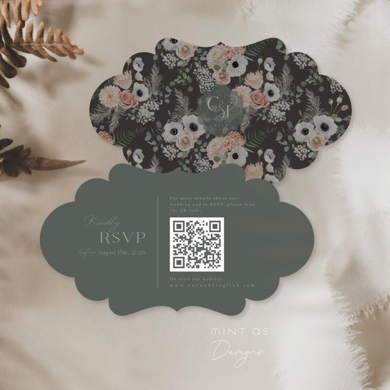 Peut inclure: Deux cartons RSVP en forme de nuage. L'un pr&eacute;sente un motif floral avec des fleurs blanches, roses et vertes sur fond sombre. L'autre est gris-vert uni avec le texte "Kindly RSVP before August 15th, 2026". Un code QR est &eacute;galement pr&eacute;sent.