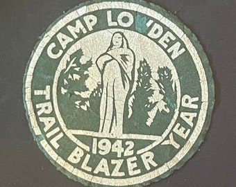 Vintage wool felt patch--Circle 1942  Camp Lowden Trail Blazer year