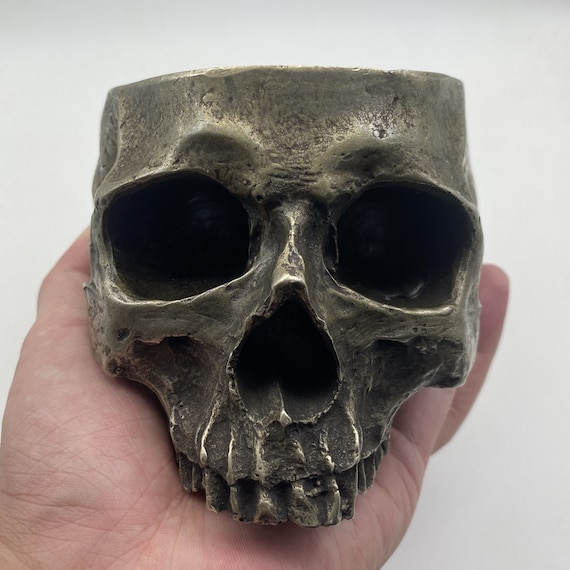 古いシルバーのスカルヘッドコンテナ、スカルシガートレイ、スカル灰皿