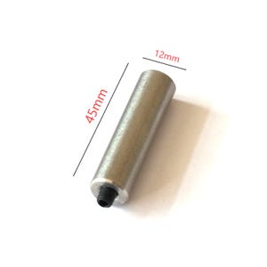 Peut inclure: Une tige en m&eacute;tal argent&eacute; avec une extr&eacute;mit&eacute; filet&eacute;e. Elle mesure 45 mm de long et 12 mm de diam&egrave;tre.