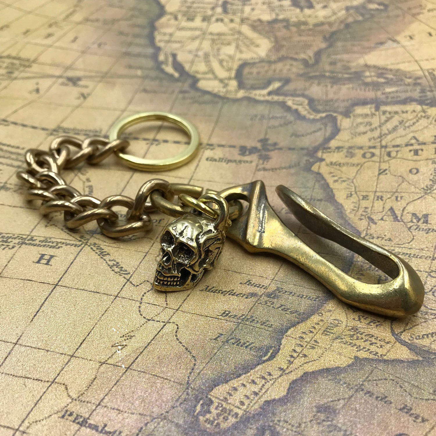 真鍮キーチェーン バイカーベルトフック スカルペンダント付き - Etsy 日本
