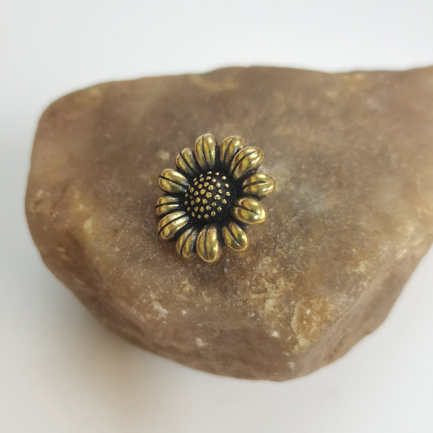 Chrysanthemum Flower Concho Daisy Rivets Screw Back Fastener Studs for ...
