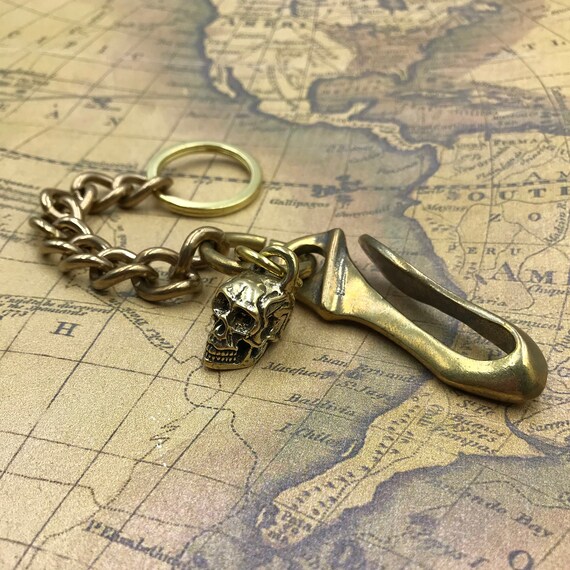真鍮キーチェーン バイカーベルトフック スカルペンダント付き - Etsy 日本