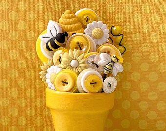 Bumble Bee & Daisies - Mini Bouquet